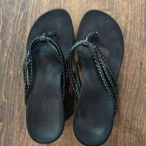 Woman’s Vionic sandals size 7